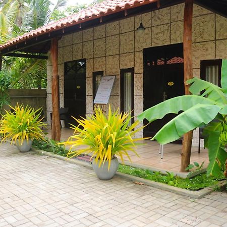 Maple Leaf Resort Negombo Exterior photo