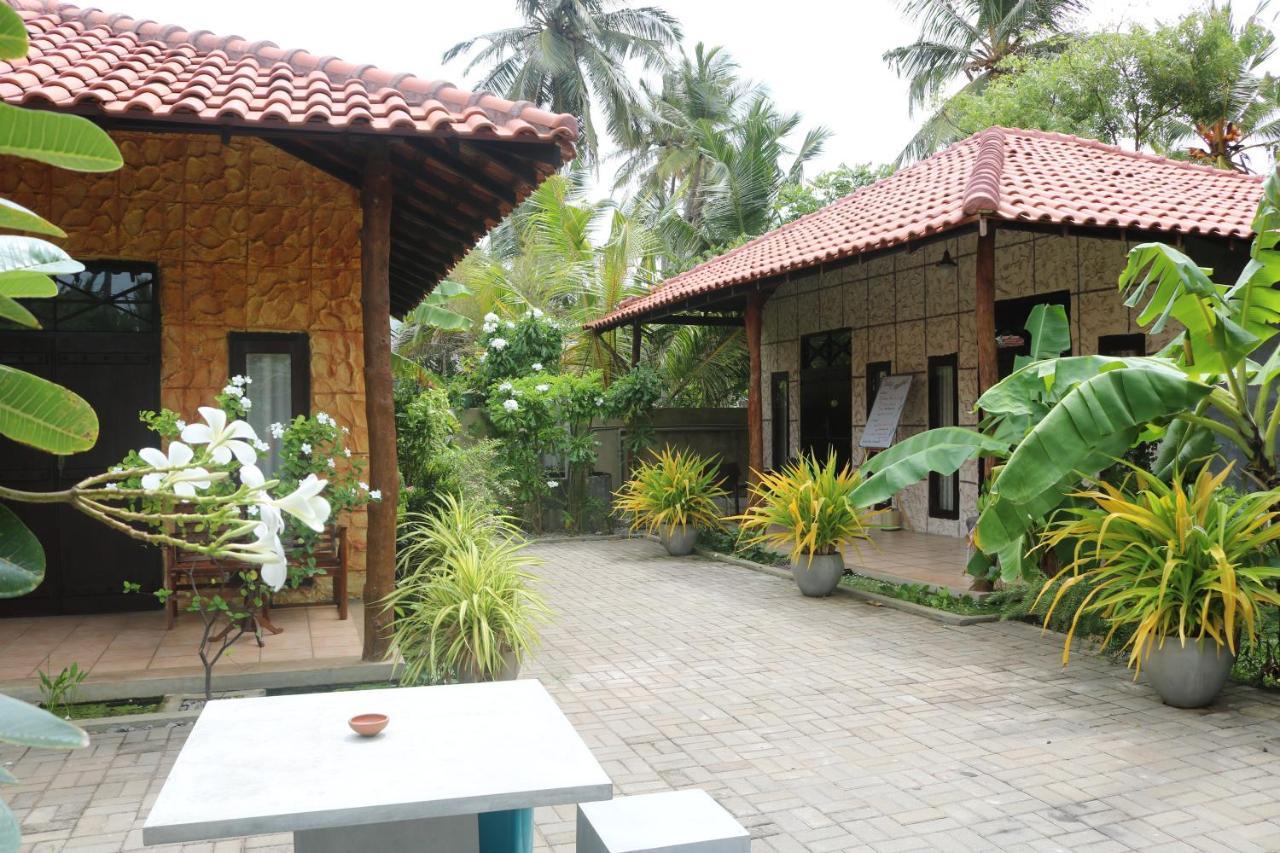 Maple Leaf Resort Negombo Exterior photo