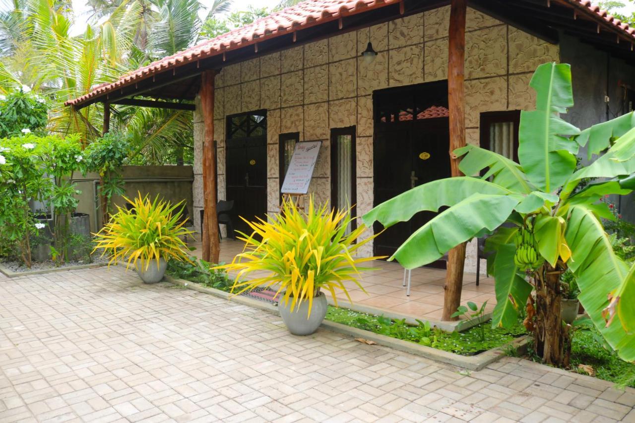 Maple Leaf Resort Negombo Exterior photo