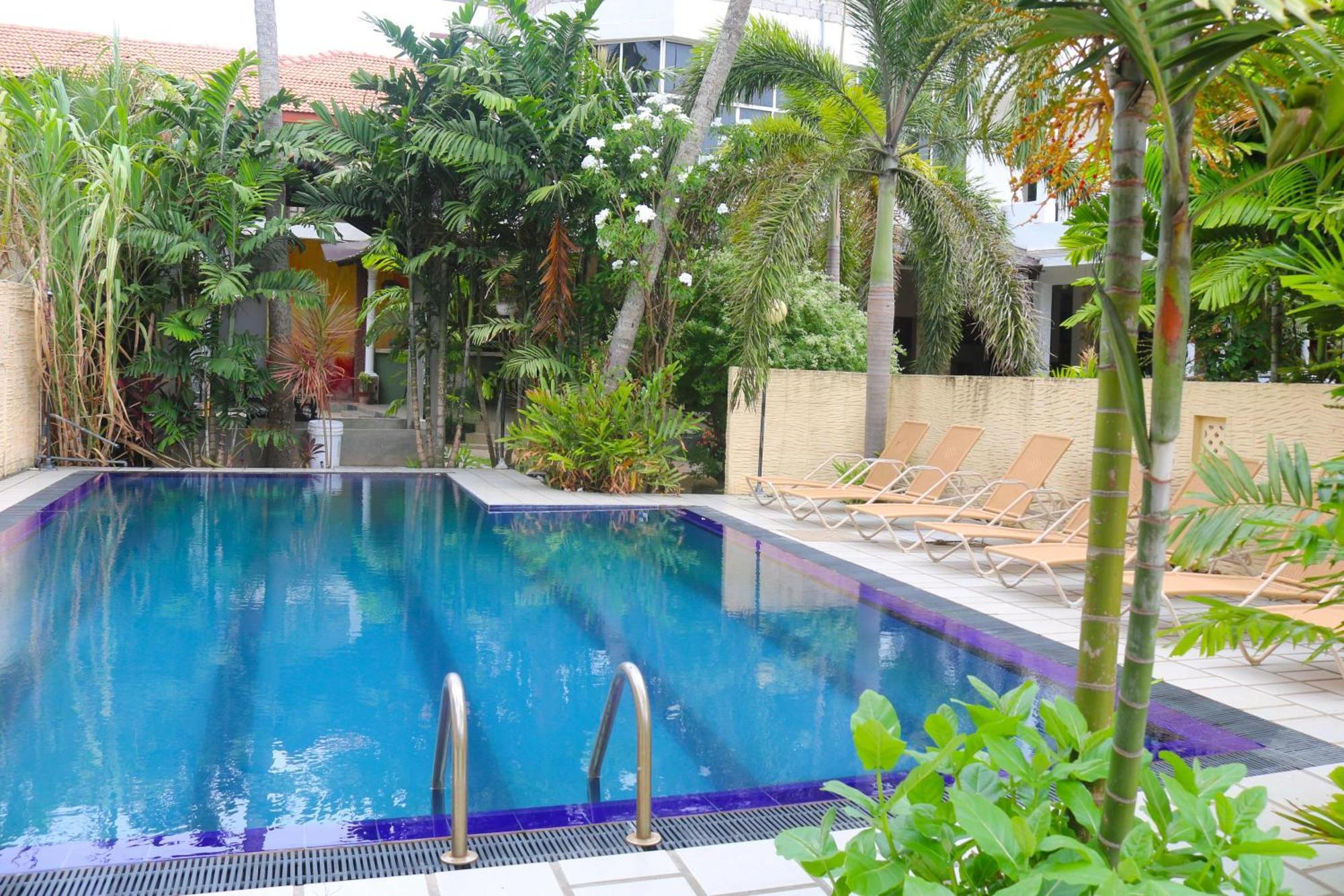 Maple Leaf Hotel Negombo Exterior photo